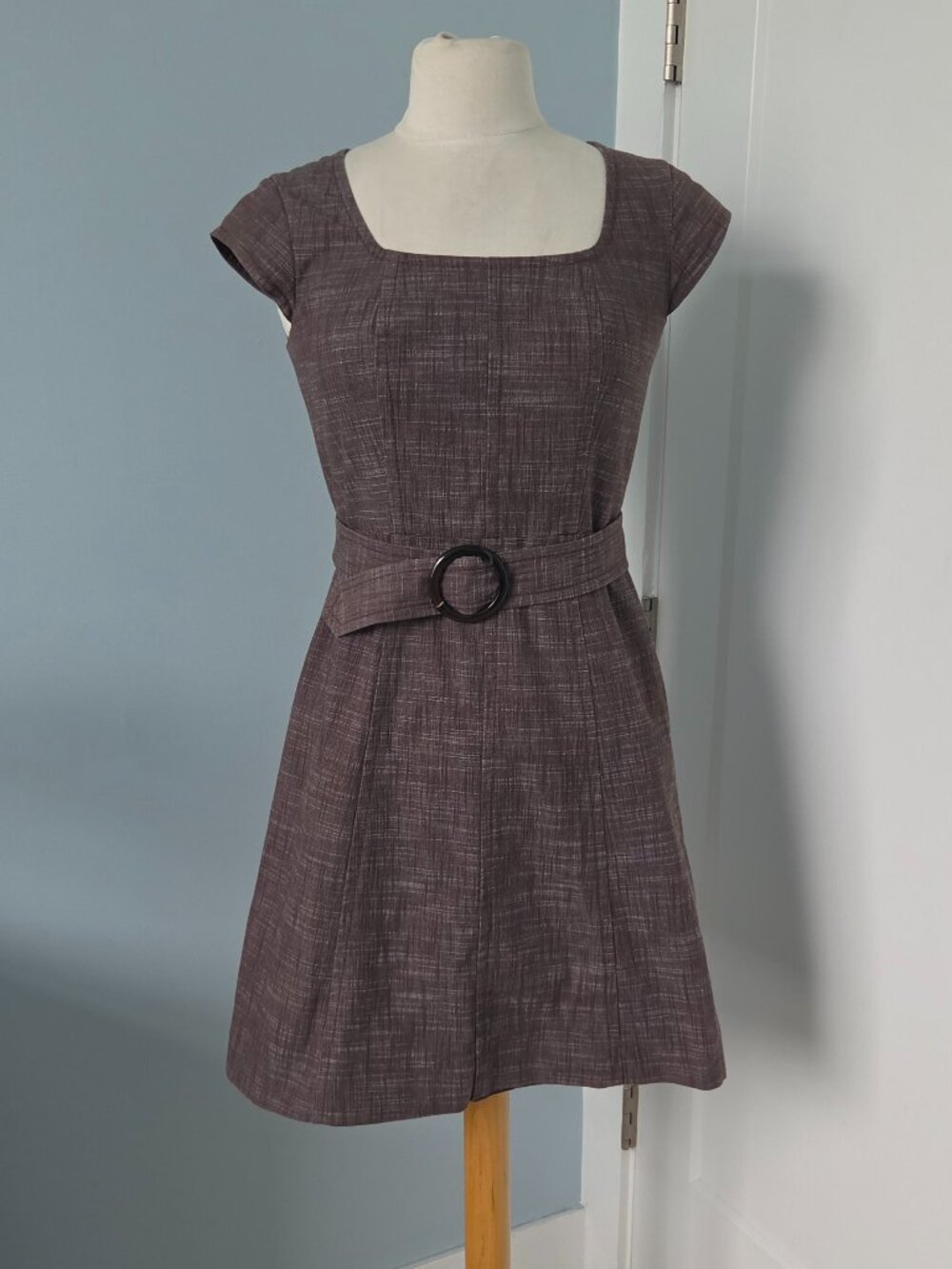 ANN TAYLOR WOMEN'S CLASSIC A-LINE TAILORED DRESS, GRAYISH-BROWN, BELTED, SIZE 4P
